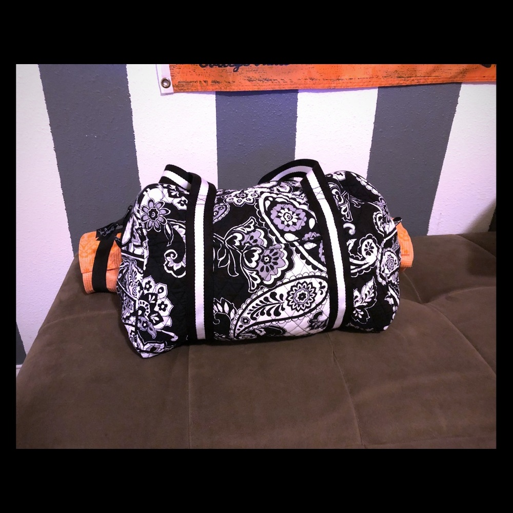 VERA BRADLEY YOGA/GYM BAG